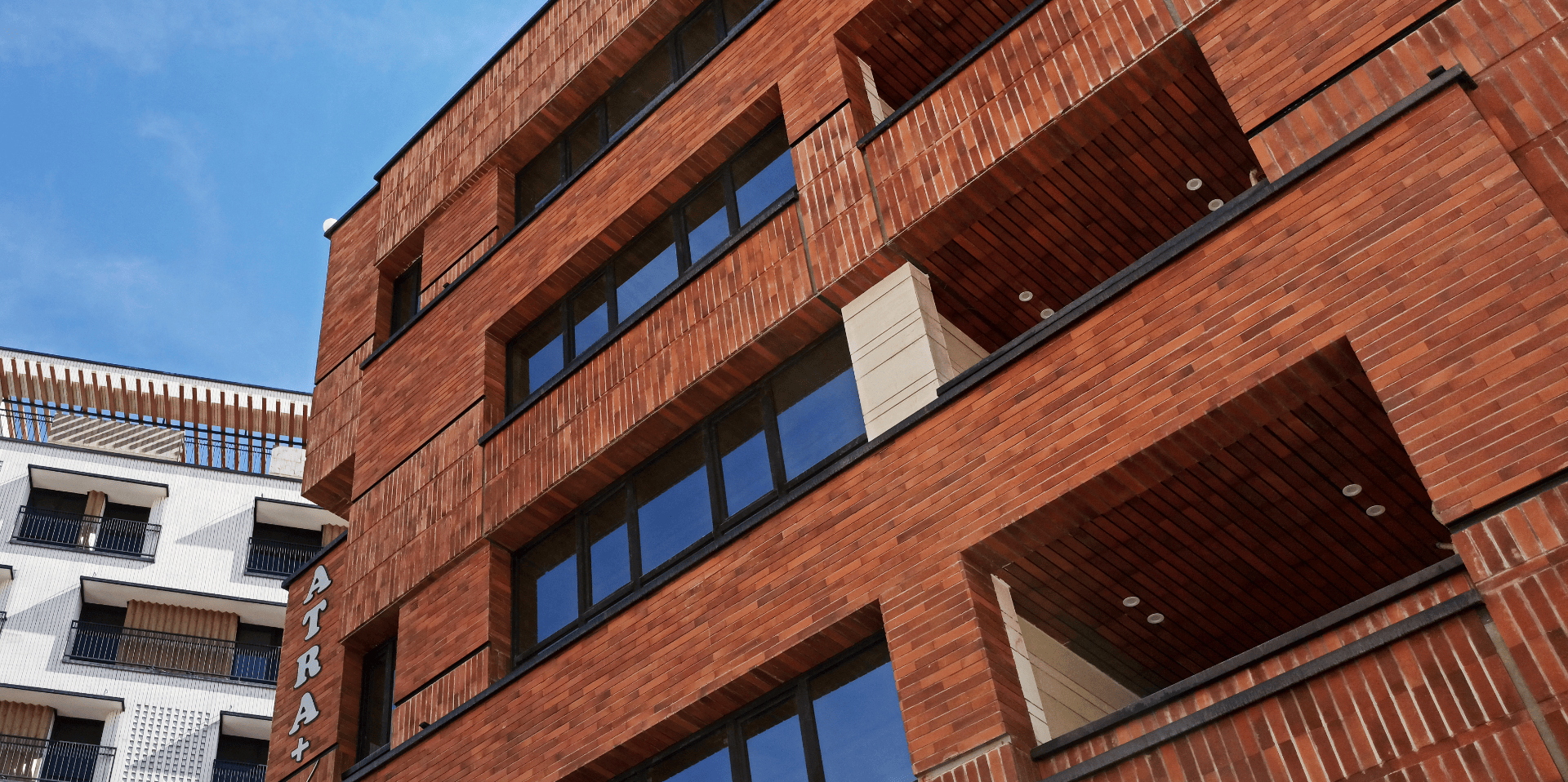 نمای ساختمان با آجرنسوز دیرگداز اراک قرمز رندم com
