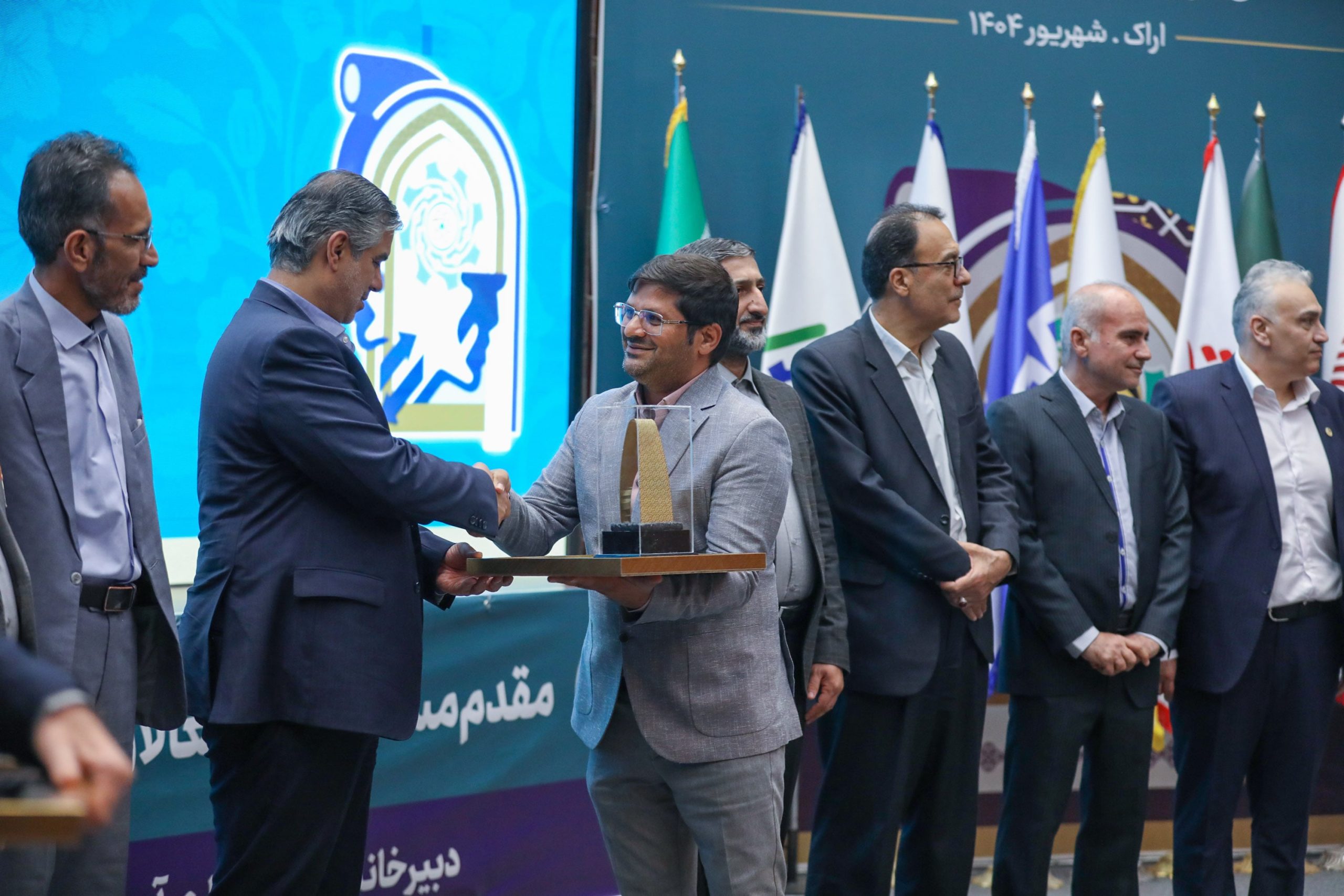 انتخاب شرکت دیرگداز به عنوان واحد نمونه صنعتی1-min انتخاب شرکت دیرگداز به عنوان واحد نمونه صنعتی